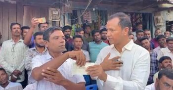 কর্মীর দেওয়া সেই ১০ লাখ টাকার চেক ফেরত দিলেন বিএনপি নেতা কামরুল