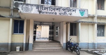 ঢেউটিন কিনতে গিয়ে প্রাণ গেল ঢেউটিনের বান্ডিলের চাপায়