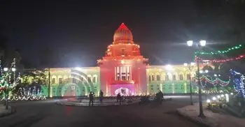 বিজয়ের বর্ণিল সাজে সেজেছে ঢাকা