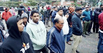 খালেদা জিয়ার মৃত্যুর খবরে এভারকেয়ারের সামনে নেতাকর্মীদের ভিড়