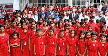 সুরভি স্কুল পরিদর্শন করলেন মার্কিন বিশেষ দূত, সহযোগিতার আশ্বাস