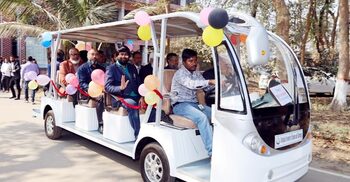 শাবিপ্রবি শিক্ষার্থীদের জন্য ক্যাম্পাসে বৈদ্যুতিক শাটল গাড়ি চালু