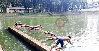 দেশসেরা সাঁতারুদের প্রশিক্ষণ হয় নোংরা পানিতে