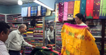 কাঁধে ঋণের বোঝা চাপলেও সফলতার সুখ জোটে না নারীর কপালে