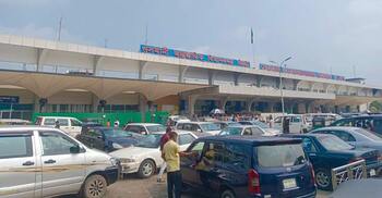 ভিসা-টিকিট থাকলেও বোর্ডিং পাস মিলছে না যুক্তরাজ্যগামী যাত্রীদের