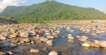 যাতায়াত দুর্ভোগে বিছনাকান্দি ভুলতে বসেছে পর্যটকরা