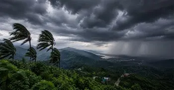 তিন অঞ্চলে ৬০ কিলোমিটার বেগে ঝড়ের আভাস