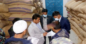 ঠাকুরগাঁওয়ে ধান মজুত করায় দুই ব্যবসায়ীর জরিমানা
