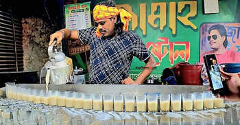 ৯ মণ দুধের চা ফ্রি খাওয়ালেন কনটেন্ট ক্রিয়েটর