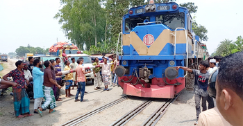 লুডু খেলায় ব্যস্ত গেটম্যান, অল্পের জন্য রক্ষা পেল ‘দ্রুতযান’