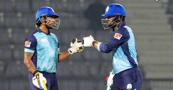 অবশেষে মাঠে গড়ালো ঢাকাপর্ব, ব্যাটিংয়ে নেমে উড়ন্ত সূচনা নোয়াখালীর