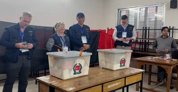 ভোট গ্রহণ শেষে ইউরোপীয় ইউনিয়নের প্রতিনিধি দলের উপস্থিতিতে রাখা হয় ব্যালট বাক্স