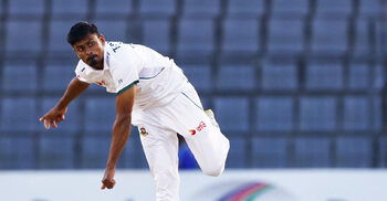 দিনের শুরুতেই তাইজুলের আঘাত, জয়ের আরও কাছে বাংলাদেশ