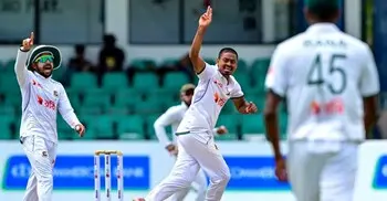 চা বিরতির আগে রিজওয়ানকে ফিরিয়ে জুটি ভাঙলেন তাইজুল