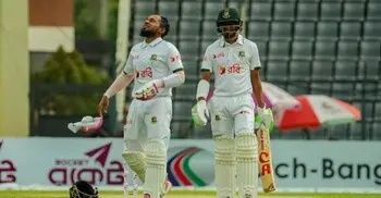 তাইজুলকে কী বলছিলেন মুশফিক?