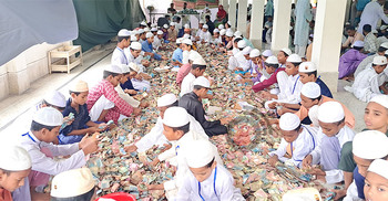 চলছে গণনা, সাড়ে চার ঘণ্টায় পাওয়া গেলো ৪ কোটি ৬১ লাখ টাকা