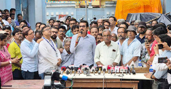 চরকিতে উড়ছে আন্দোলন, টালিগঞ্জে এখনো অচলাবস্থা