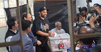 জীবনে প্রথমবার ভোট দিয়ে ‘স্বস্তি’ বোধ করছেন তামিম ইকবাল