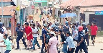 নেত্রকোনায় পুলিশ-শিক্ষার্থীদের দফায় দফায় সংঘর্ষ, আহত অর্ধশত