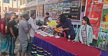 ৫ টাকায় মুরগির মাংস-খিচুড়ি, নিম্নআয়ের মানুষের জন্য ব্যতিক্রমী আয়োজন