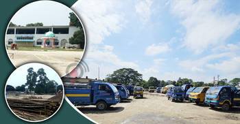 ট্রাক-দোকানের দখলে প্রাচীন ঈদগাহ, আছে বাঁশের বাজারও