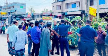 টাঙ্গাইলে বাসচাপায় অটোরিকশার চালক-যাত্রী নিহত