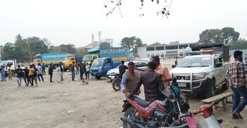 টাঙ্গাইল কেন্দ্রীয় ঈদগাহ থেকে অবৈধ ট্রাক স্ট্যান্ড উচ্ছেদ