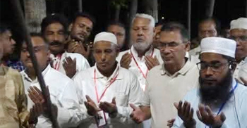 নানা-নানিসহ স্বজনদের কবর জিয়ারত করলেন প্রধানমন্ত্রী