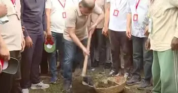 বাবার খনন করা খাল পুনঃখনন শুরু করলেন প্রধানমন্ত্রী ছেলে