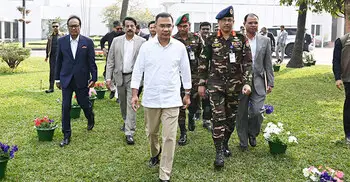 তেজগাঁওয়ের অফিসে প্রধানমন্ত্রী তারেক রহমান, ফুলের চারা রোপণ