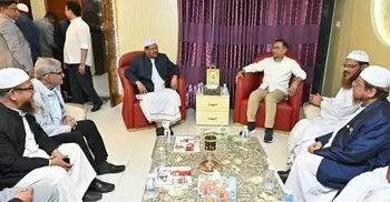 চরমোনাই পীরের বাসায় তারেক রহমান