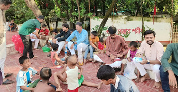 খালেদা জিয়ার জন্মদিনে পথশিশুদের খাবার বিতরণ করলেন ছাত্রদলের তারিক