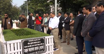 ছোট ভাই আরাফাত রহমান কোকোর কবর জিয়ারত করলেন তারেক রহমান