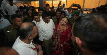 একই ভেন্যুতে বিয়ে, দলের কর্মসূচি কাটছাঁট করে বর-কনের পাশে তারেক রহমান