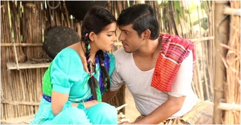 তিশাকে কোলে তুলতে গিয়ে হাড় ভেঙে যায় তৌসিফের