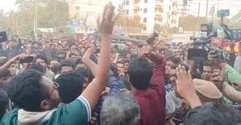 তোপের মুখে জাতীয়তাবাদী শিক্ষক ফোরামের সভাপতি, ‘ভুয়া’ স্লোগান