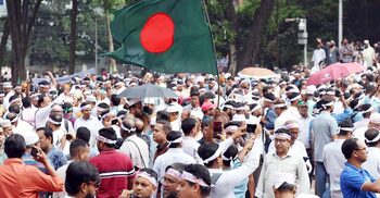 শহীদ মিনার থেকে সচিবালয় অভিমুখে শিক্ষকদের যাত্রা শুরু