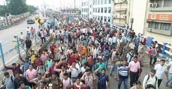 চাকরিহারা শিক্ষকদের বিক্ষোভে উত্তাল পশ্চিমবঙ্গ