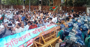 Teachers’ march to Secretariat faces police obstruction