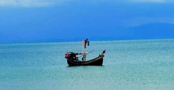 আরাকান আর্মির হাতে ১৩ বাংলাদেশি জেলে আটক