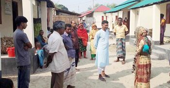 ঠাকুরগাঁওয়ে বরাদ্দের আগেই বিক্রি হচ্ছে উপহারের ঘর