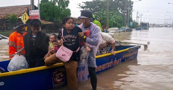 থাইল্যান্ডে ভয়াবহ বন্যায় নিহত ৮২