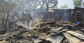 রান্নাঘরের আগুনে পুড়ে ছাই ১৪ ঘর