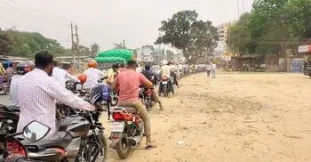 ঠাকুরগাঁওয়ে ফুয়েল কার্ডে শৃঙ্খলা ফিরলেও দীর্ঘ লাইনে ভোগান্তি