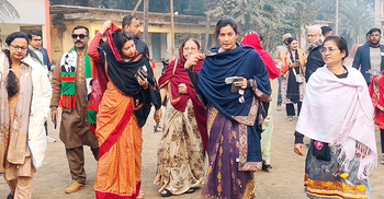 ২৫ বছর পর ভোট দিয়ে উচ্ছ্বাস প্রকাশ ফখরুল কন্যার