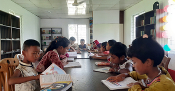 জ্ঞানের আলো ছড়াচ্ছে ‘পদ্মা গ্রন্থাগার’