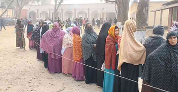 ঠাকুরগাঁওয়ের ৩ আসনে উৎসবমুখর পরিবেশে চলছে ভোটগ্রহণ