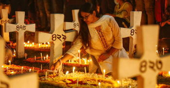 প্রার্থনার আলোয় স্মৃতির দীপ