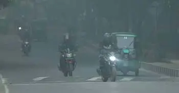 আলো-ছায়ার লুকোচুরি, কুয়াশায় মোড়া ঢাকার সকাল