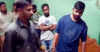 আটক ৫ জনকে পুলিশের কাছ থেকে নিয়ে গেলেন সহযোগীরা